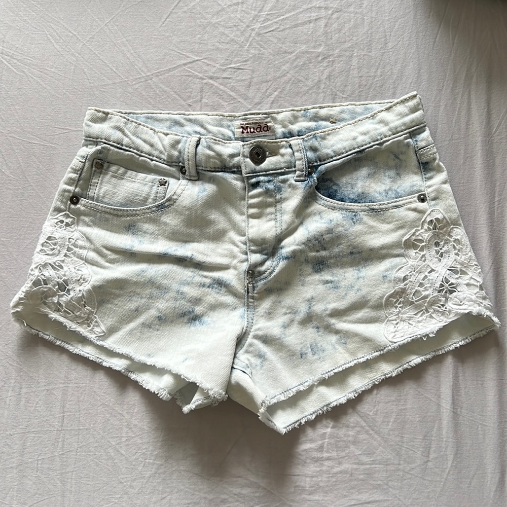 Mudd Acid Wash with Lace Jean Shorts 9